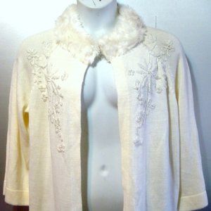 C J BANKS WOMAN PLUS 1X 18/20 WINTER WHITE FLY AWAY SWEATER FAUX FUR HOLIDAY EUC